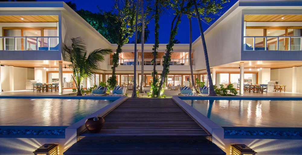 Amilla Beach Residences - The Great Beach Residence - Villa at night time